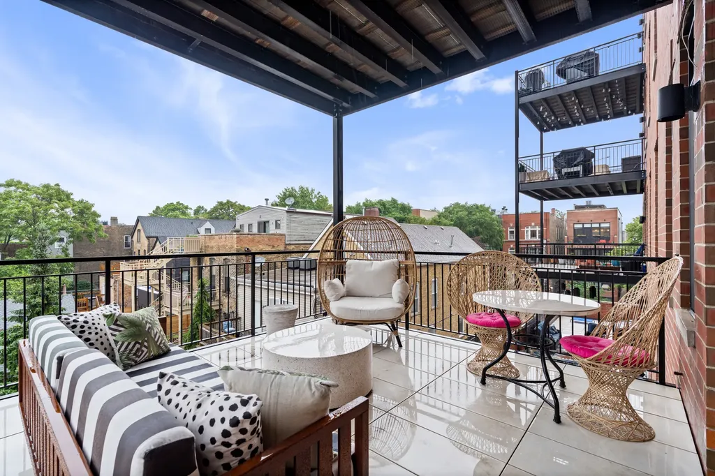 1938 West Augusta Boulevard Chicago IL 60622