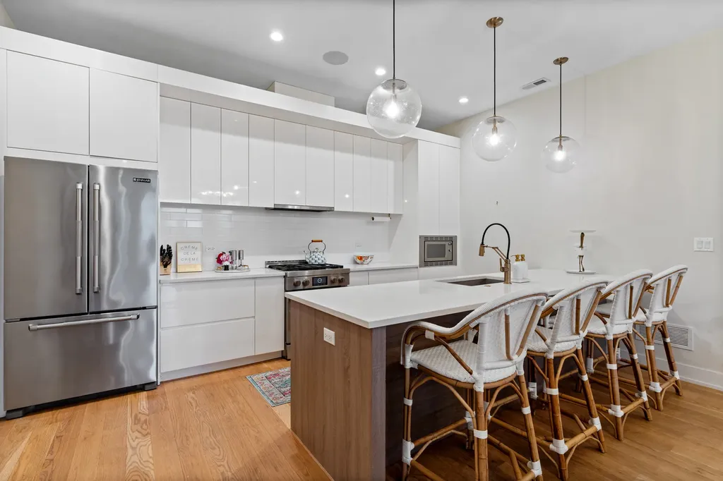 1938 West Augusta Boulevard Chicago IL 60622