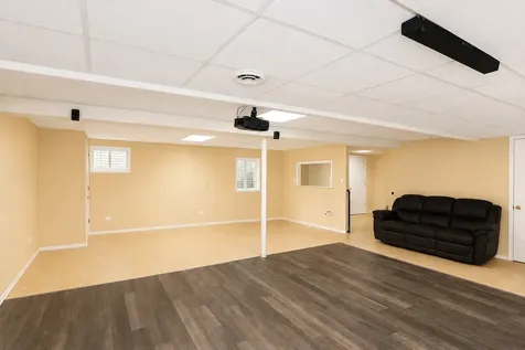 506 Old Country Way Wauconda IL 60084