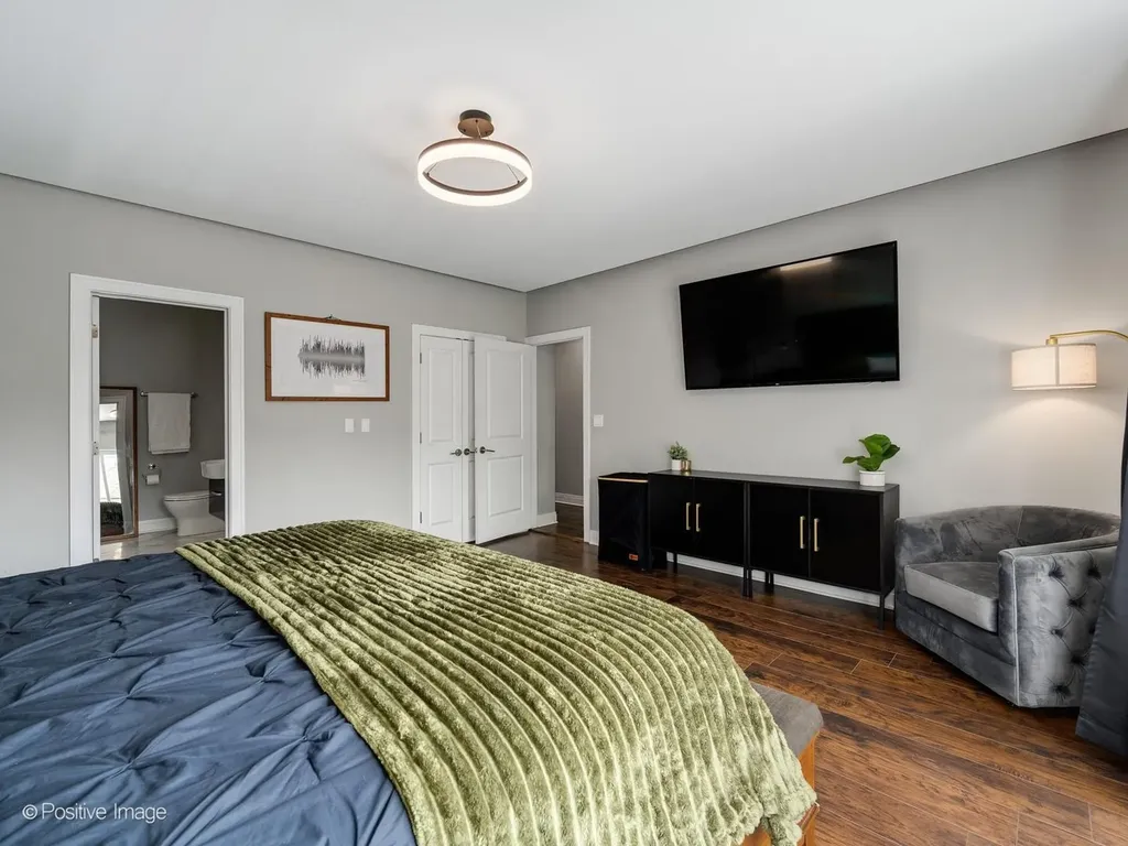 3559 West Montrose Avenue Chicago IL 60618