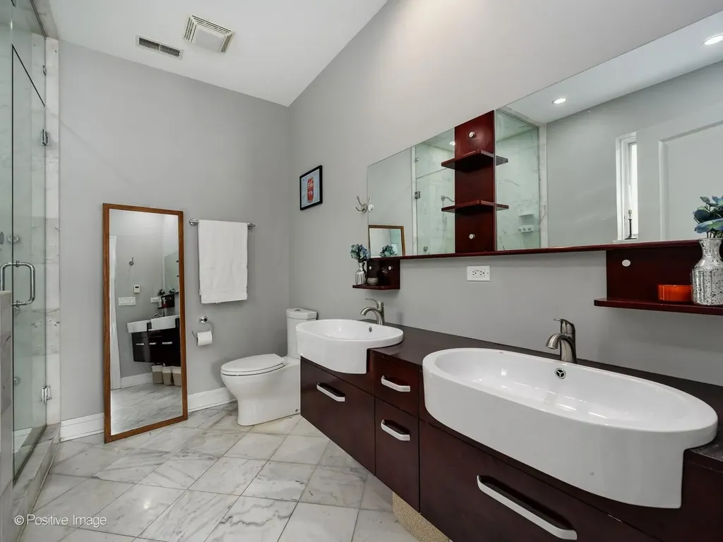 3559 West Montrose Avenue Chicago IL 60618