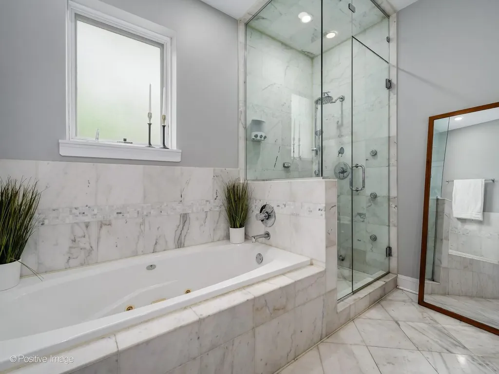 3559 West Montrose Avenue Chicago IL 60618