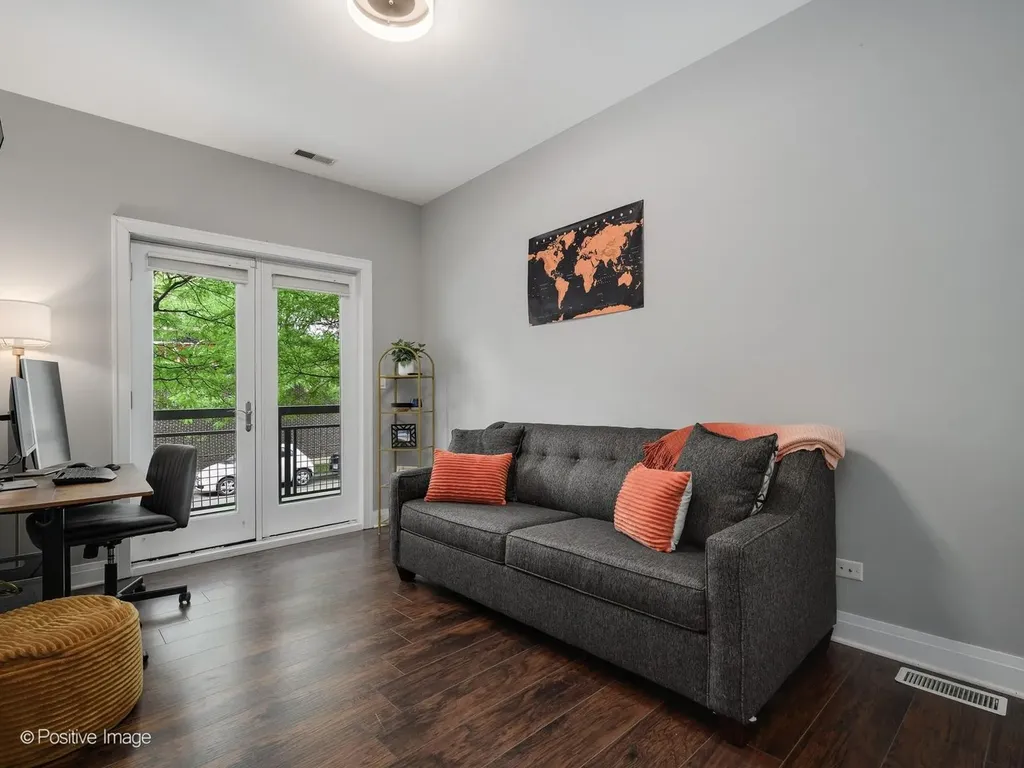3559 West Montrose Avenue Chicago IL 60618