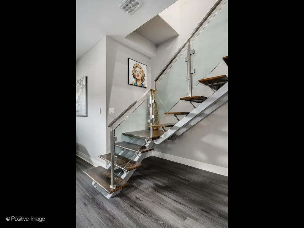 3559 West Montrose Avenue Chicago IL 60618