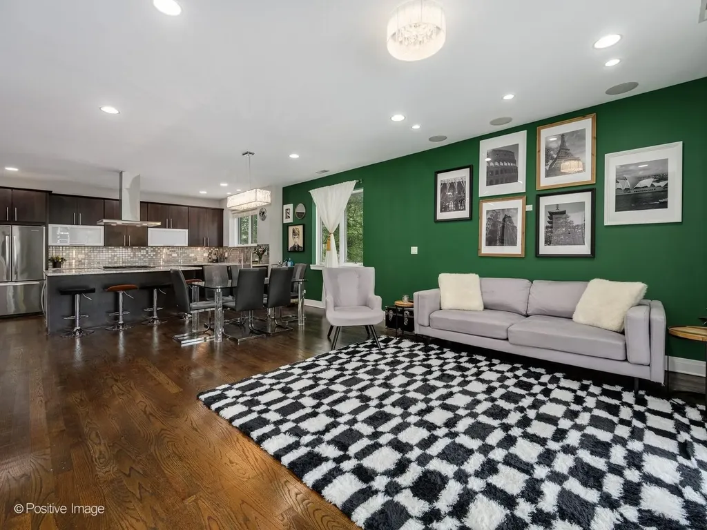 3559 West Montrose Avenue Chicago IL 60618