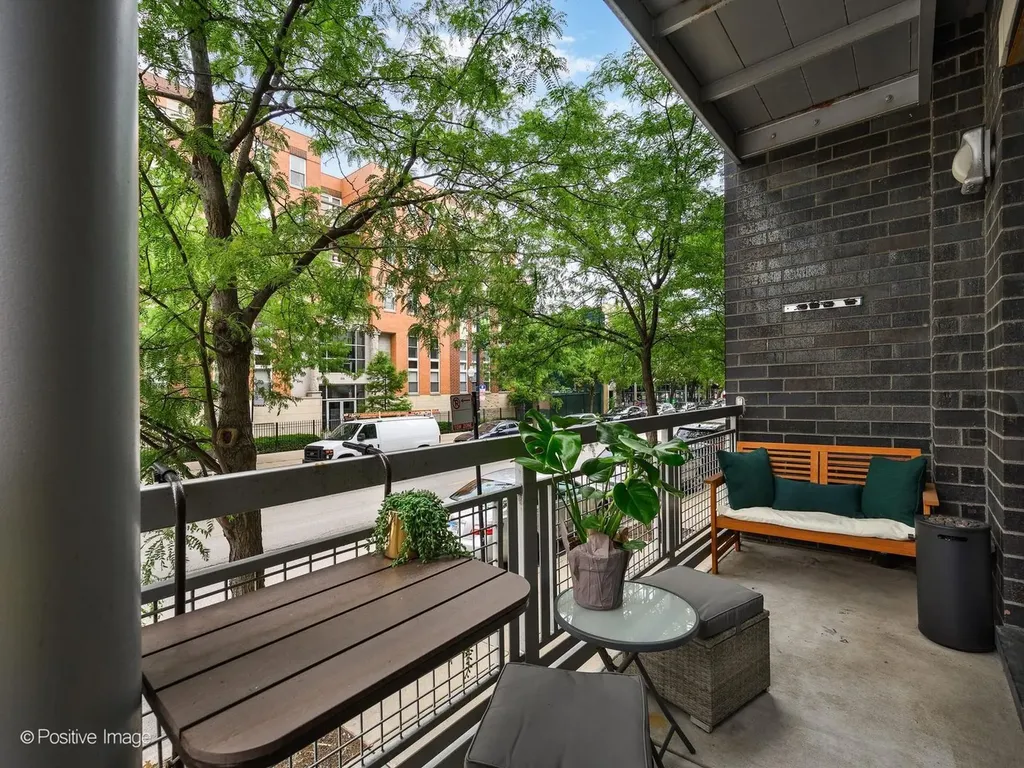 3559 West Montrose Avenue Chicago IL 60618