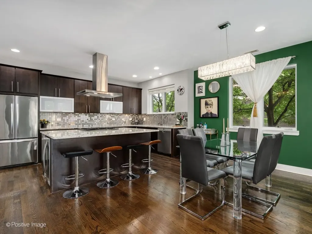 3559 West Montrose Avenue Chicago IL 60618