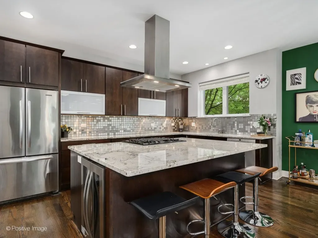 3559 West Montrose Avenue Chicago IL 60618