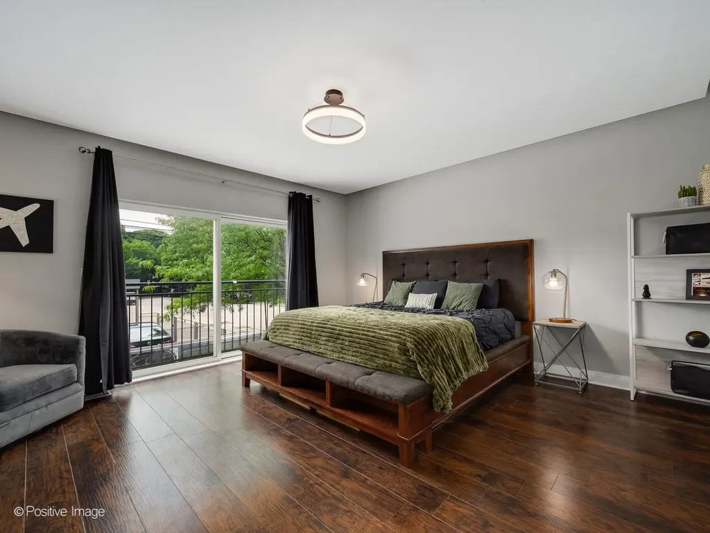 3559 West Montrose Avenue Chicago IL 60618