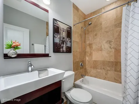 3559 West Montrose Avenue Chicago IL 60618