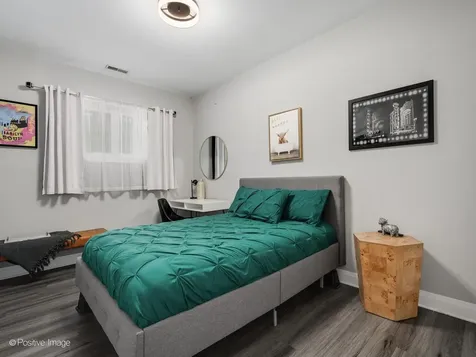 3559 West Montrose Avenue Chicago IL 60618