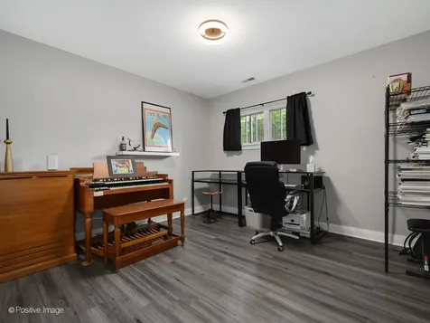 3559 West Montrose Avenue Chicago IL 60618