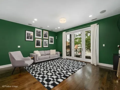 3559 West Montrose Avenue Chicago IL 60618
