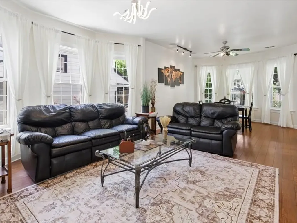 4035 North Albany Avenue Chicago IL 60618