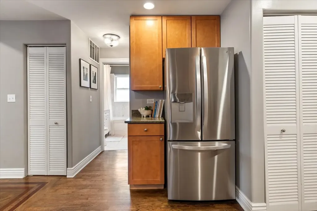 524 West Cornelia Avenue Chicago IL 60657
