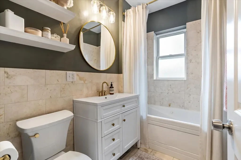524 West Cornelia Avenue Chicago IL 60657