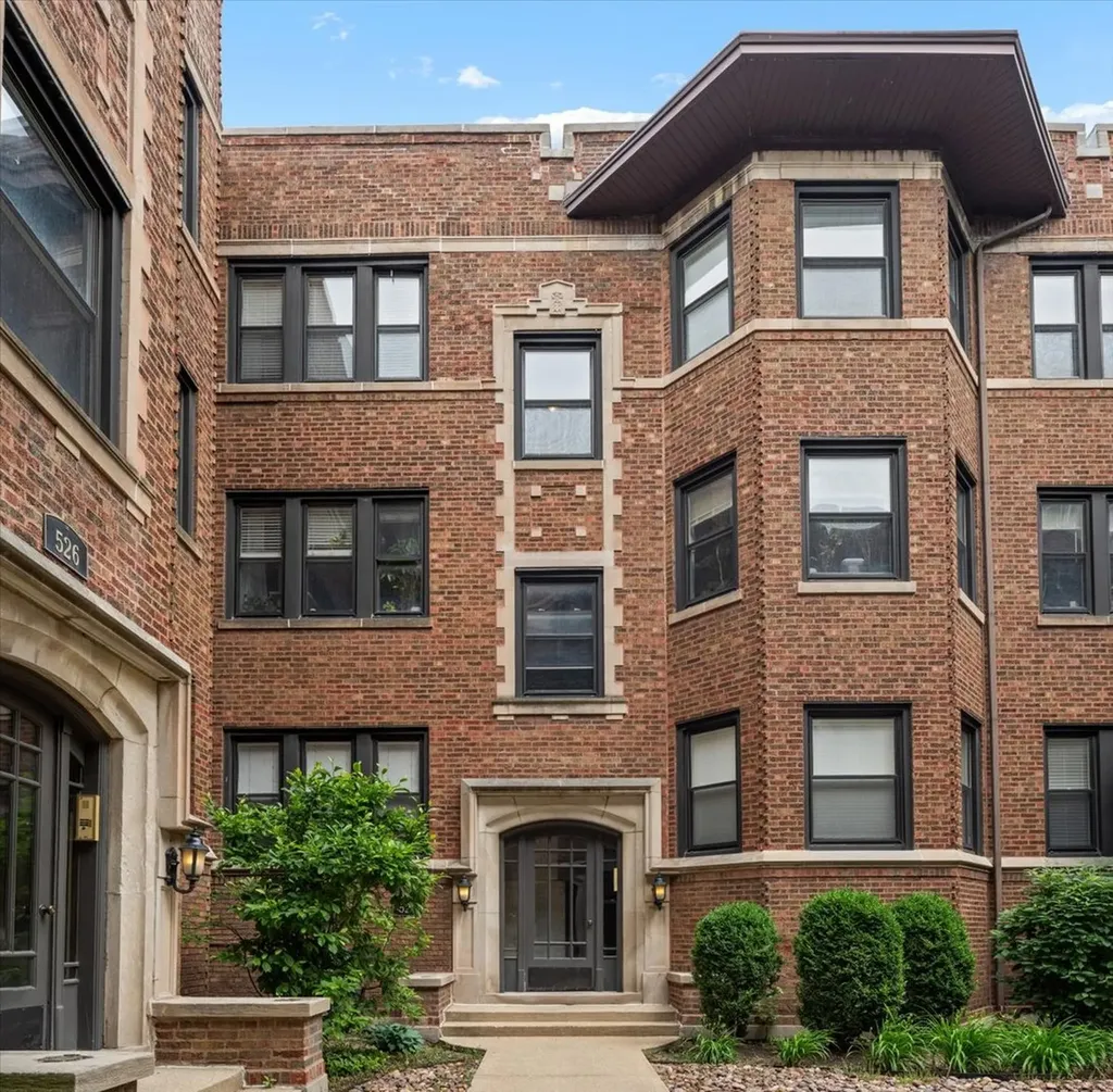 524 West Cornelia Avenue Chicago IL 60657