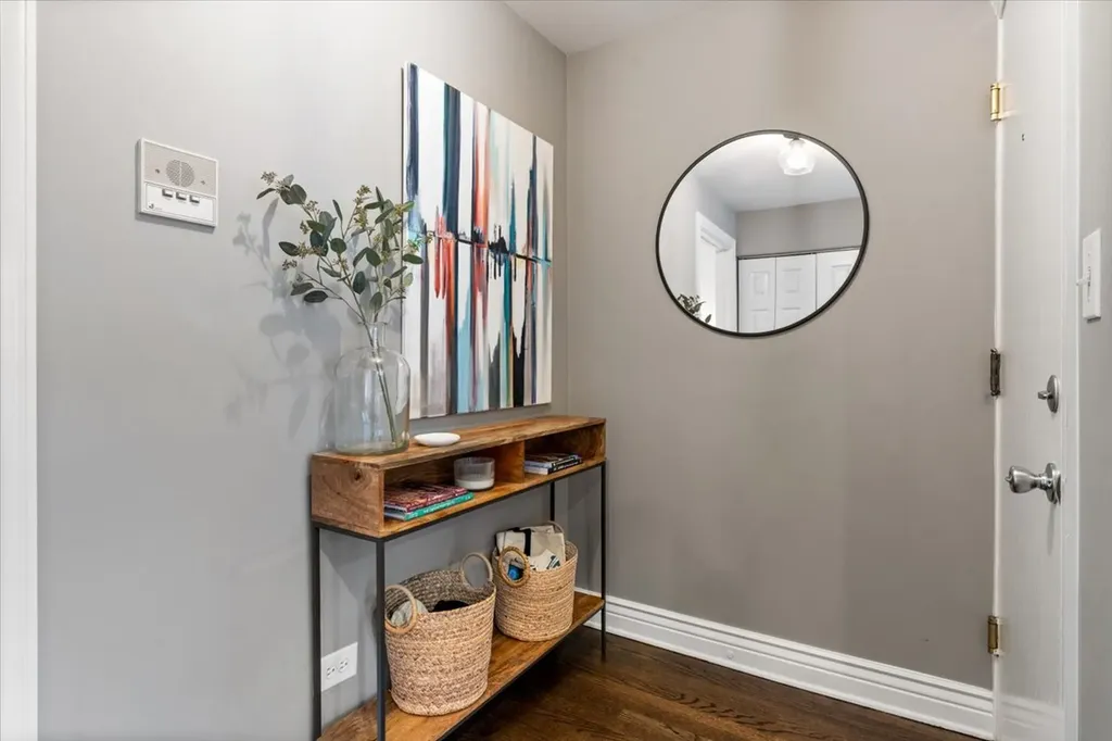 524 West Cornelia Avenue Chicago IL 60657