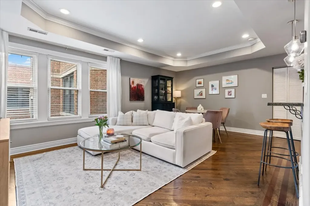 524 West Cornelia Avenue Chicago IL 60657