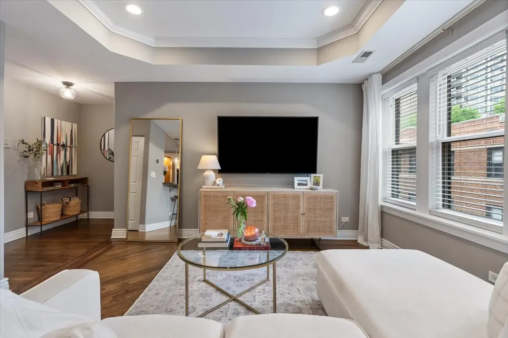 524 West Cornelia Avenue Chicago IL 60657