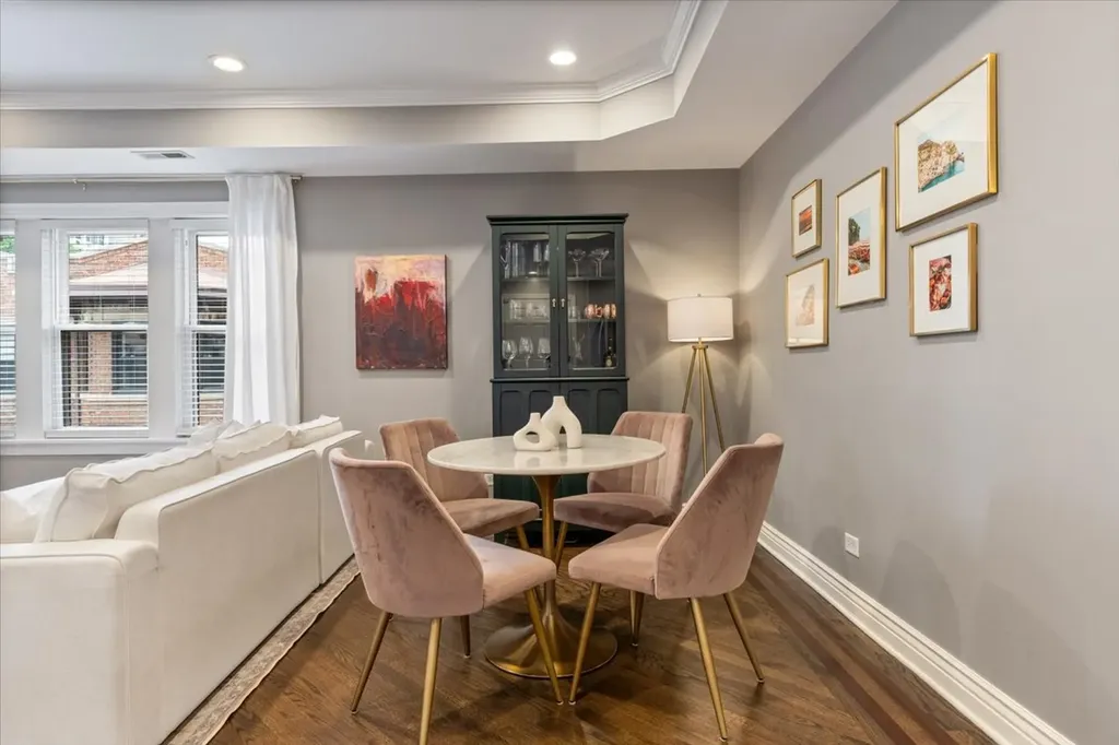 524 West Cornelia Avenue Chicago IL 60657