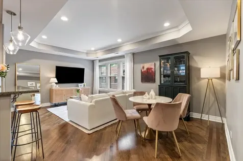 524 West Cornelia Avenue Chicago IL 60657
