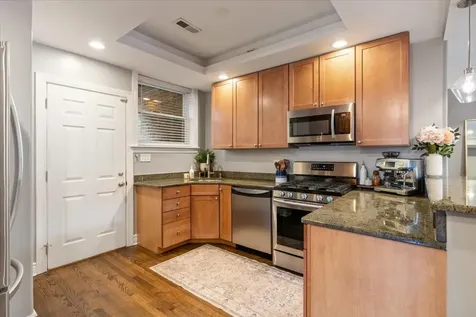 524 West Cornelia Avenue Chicago IL 60657