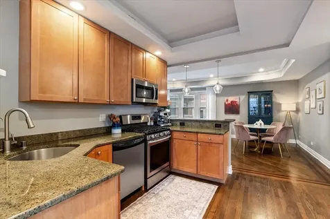 524 West Cornelia Avenue Chicago IL 60657