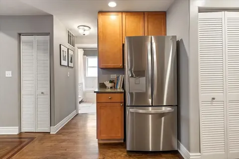 524 West Cornelia Avenue Chicago IL 60657