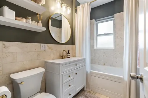 524 West Cornelia Avenue Chicago IL 60657