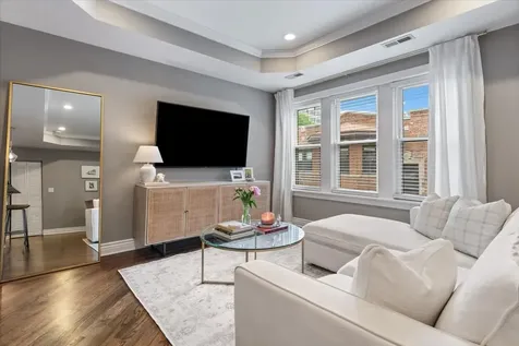 524 West Cornelia Avenue Chicago IL 60657