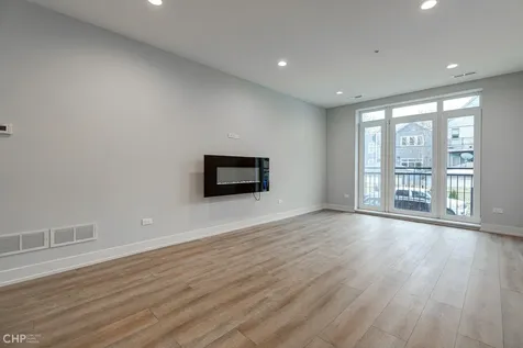 2823 West Belmont Avenue Chicago IL 60618