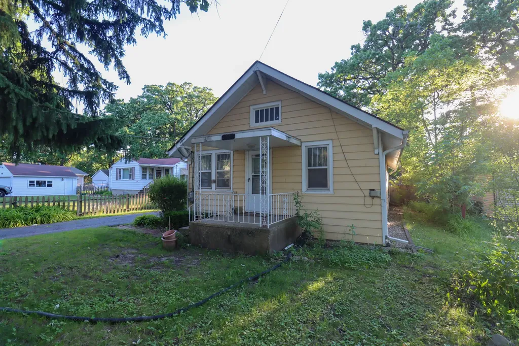 44 Oak Knoll Drive Lake Villa IL 60046