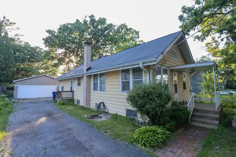 44 Oak Knoll Drive Lake Villa IL 60046