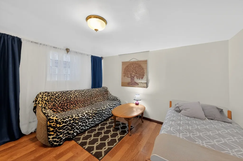 5438 West Melrose Street Chicago IL 60641
