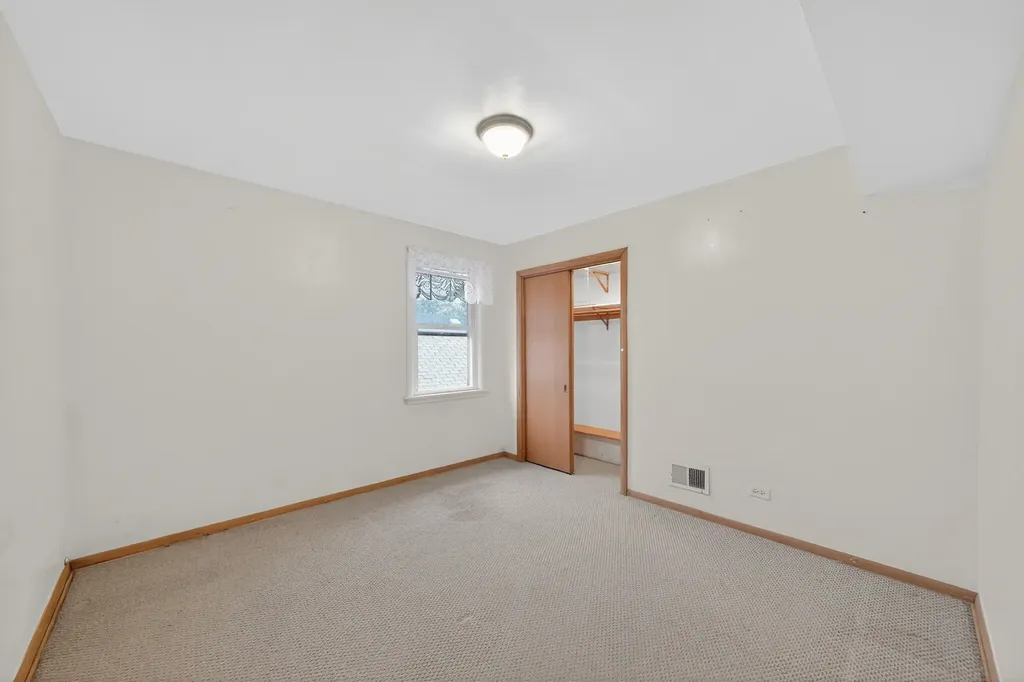 5438 West Melrose Street Chicago IL 60641