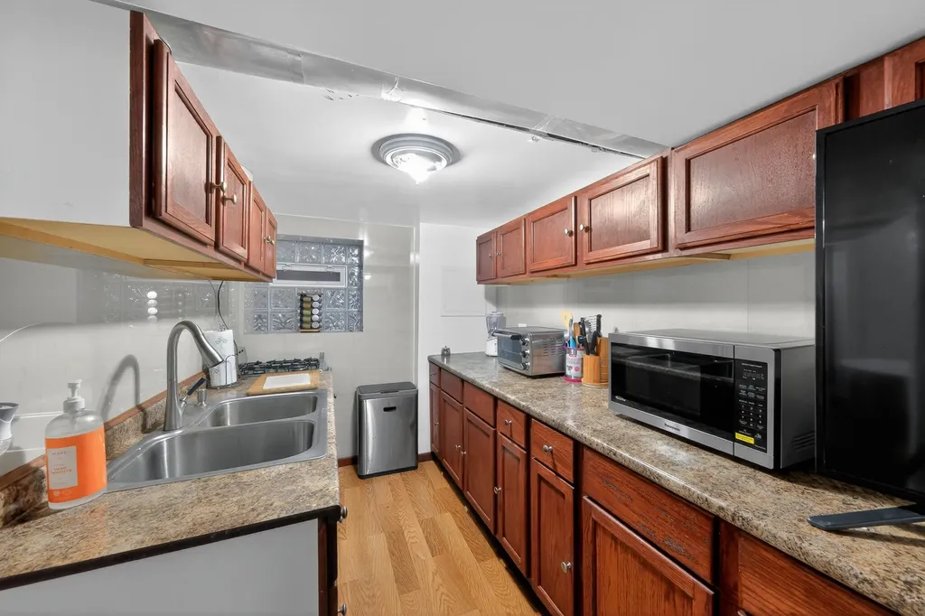 5438 West Melrose Street Chicago IL 60641
