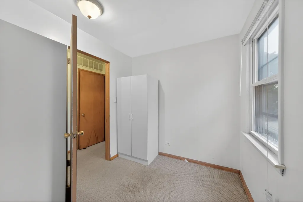 5438 West Melrose Street Chicago IL 60641