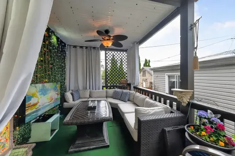 5438 West Melrose Street Chicago IL 60641