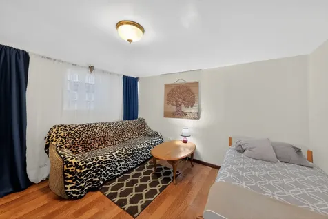 5438 West Melrose Street Chicago IL 60641