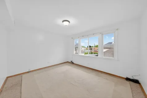 5438 West Melrose Street Chicago IL 60641