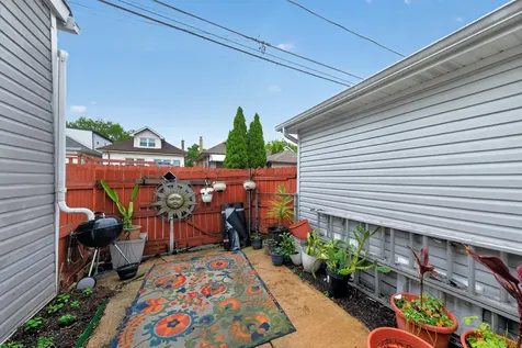 5438 West Melrose Street Chicago IL 60641