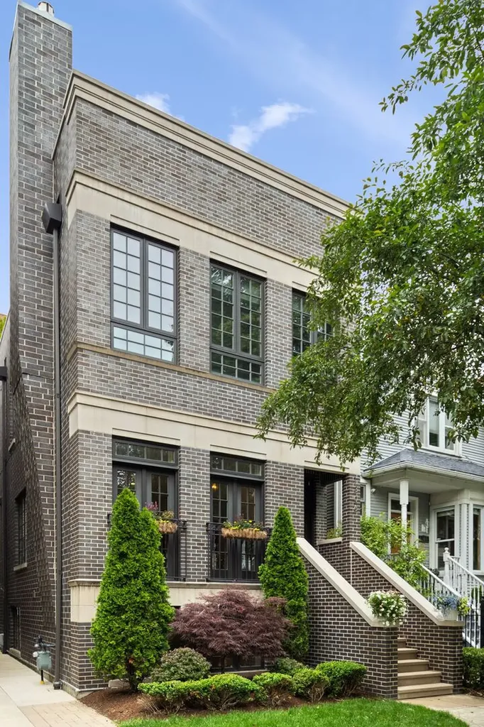 1306 West Byron Street Chicago IL 60613