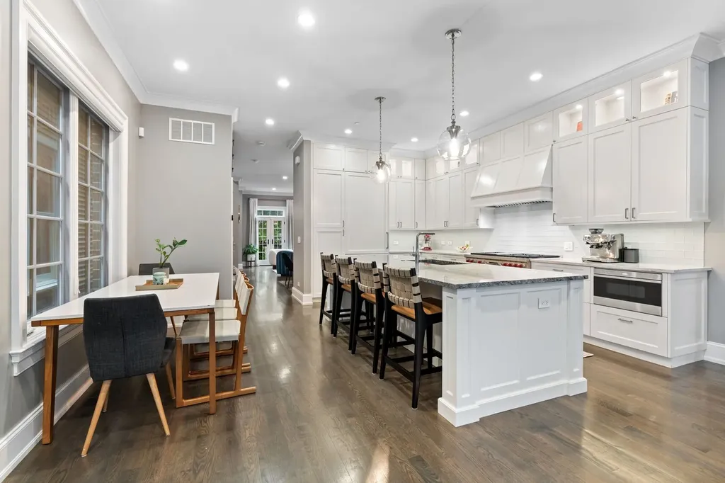 1306 West Byron Street Chicago IL 60613
