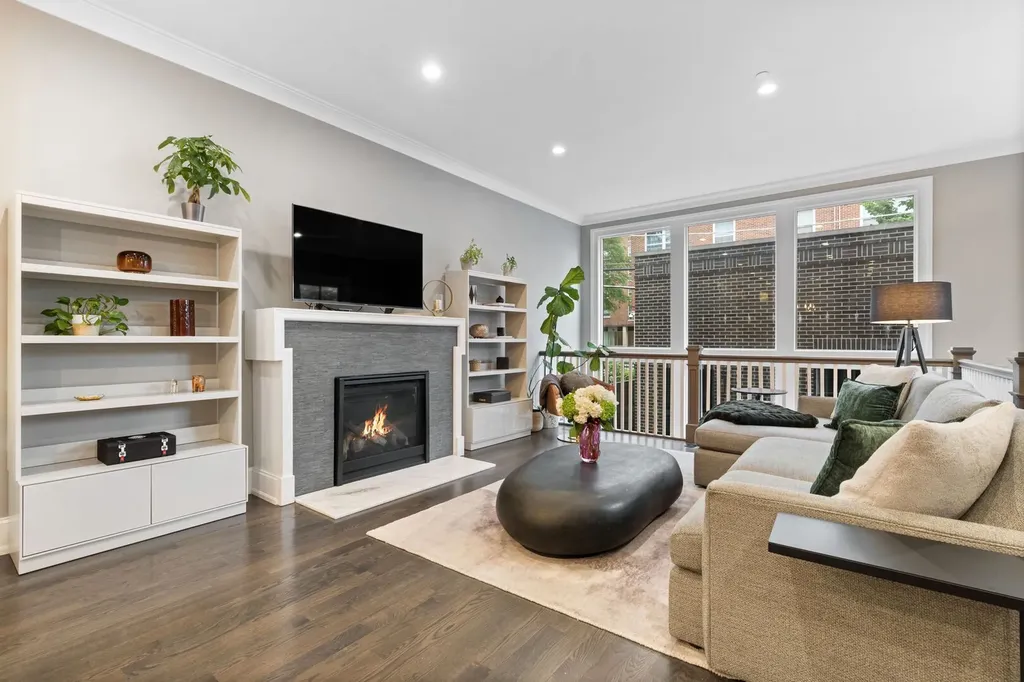 1306 West Byron Street Chicago IL 60613