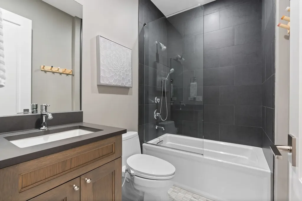 1306 West Byron Street Chicago IL 60613