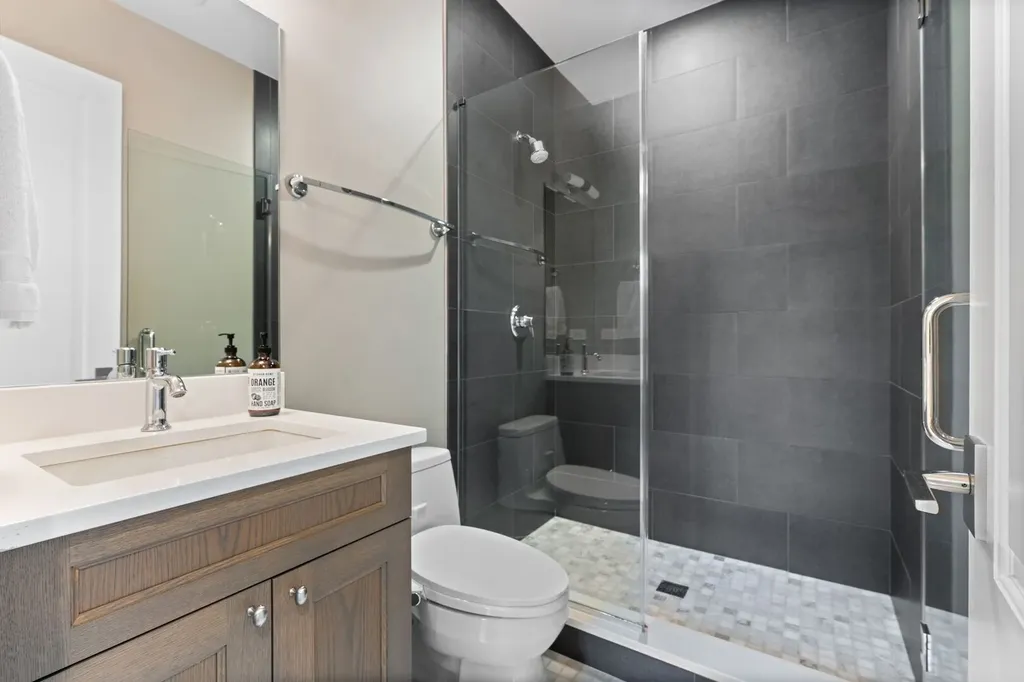 1306 West Byron Street Chicago IL 60613