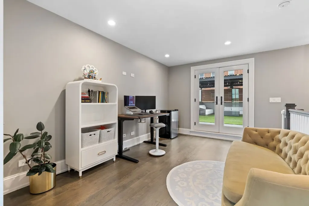 1306 West Byron Street Chicago IL 60613