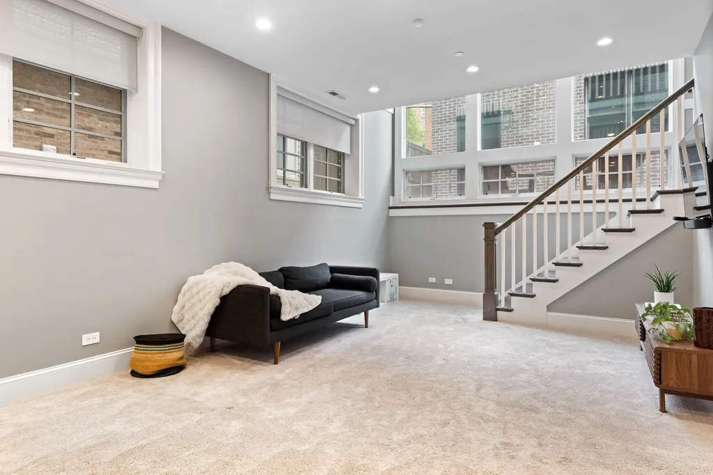 1306 West Byron Street Chicago IL 60613