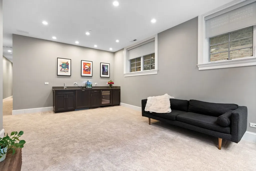 1306 West Byron Street Chicago IL 60613
